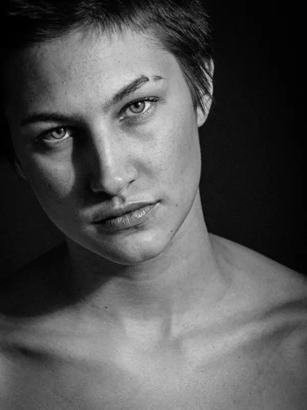 Black and White Portrait – Resilience with Unbroken Gaze